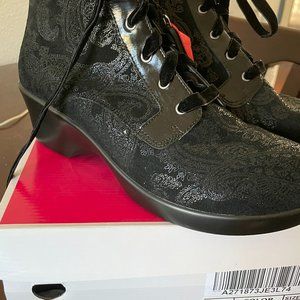 Alegria by PG Lite black ankle booties